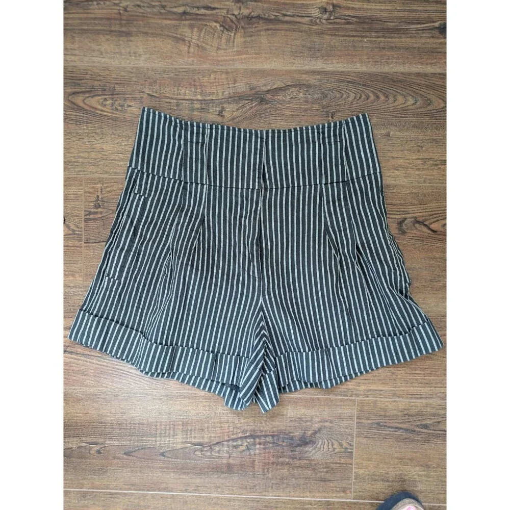 FRENCH CONNECTION Shorts Size 10 Stripes Gray Belt Belted High Waisted Stripe - Picture 1 of 6